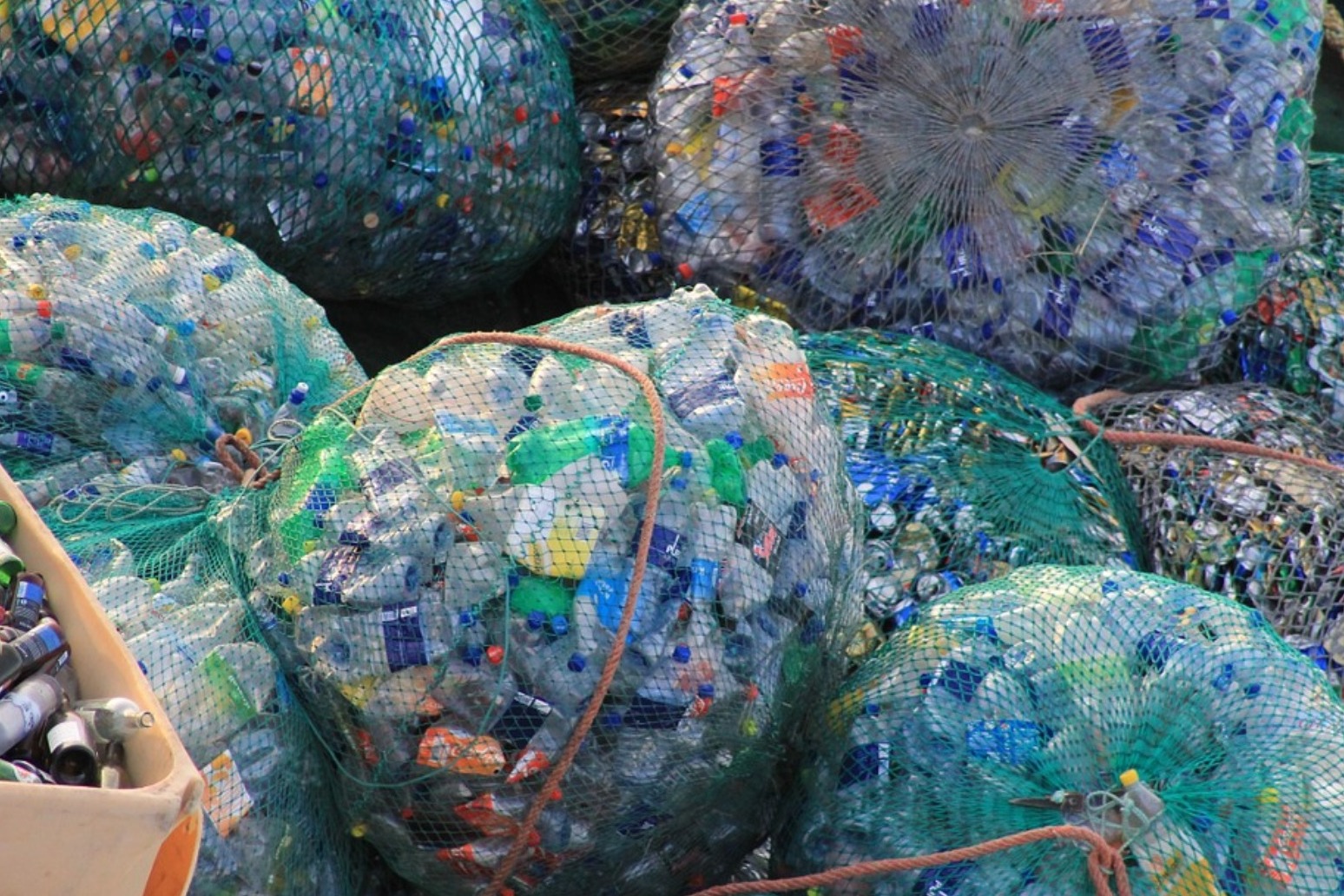 Sainsbury\'s promises to halve plastic packaging 